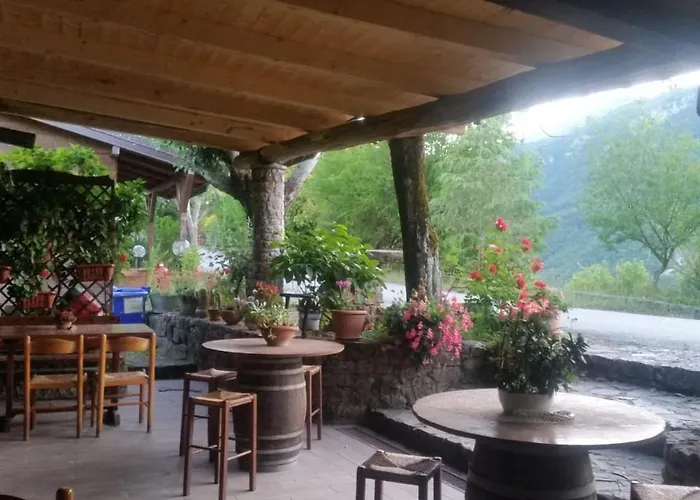 Alojamento de Acomodação e Pequeno-almoço Ristorante Grotta Del Romito 3*